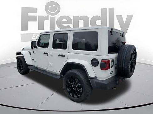 Used 2025 Jeep Wrangler Unlimited Sahara AWD/4WD image 3