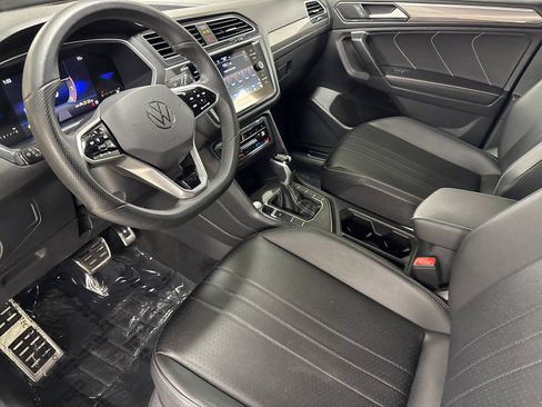 Used 2024 Volkswagen Tiguan SE R-Line FWD image 9