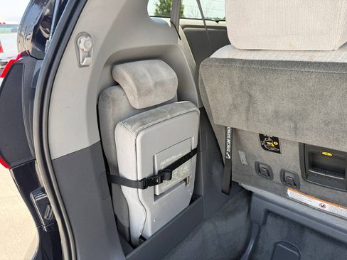 Used 2017 Toyota Sienna LE FWD image 28