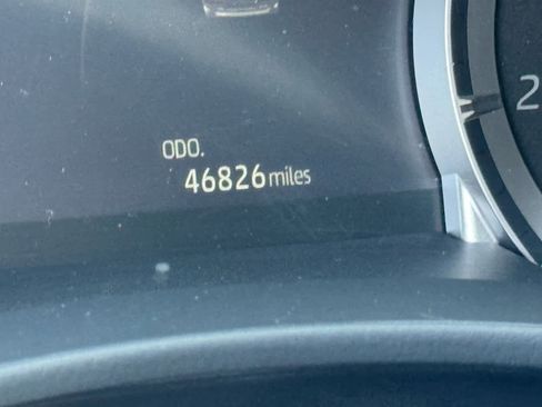 Used 2024 Toyota Highlander XLE image 7