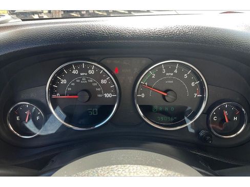 Used 2015 Jeep Wrangler Unlimited Sahara w/ Dual Top Group AWD/4WD image 22