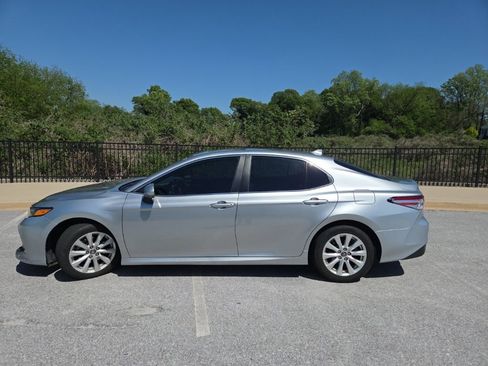 Used 2020 Toyota Camry LE w/ Convenience Package FWD image 1
