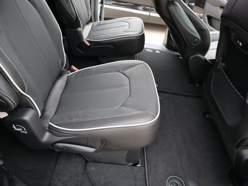 New 2026 Chrysler Pacifica Limited w/ S Appearance Package image 15