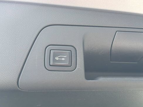 Certified 2022 Buick Envision Avenir w/ Technology Package II FWD image 16