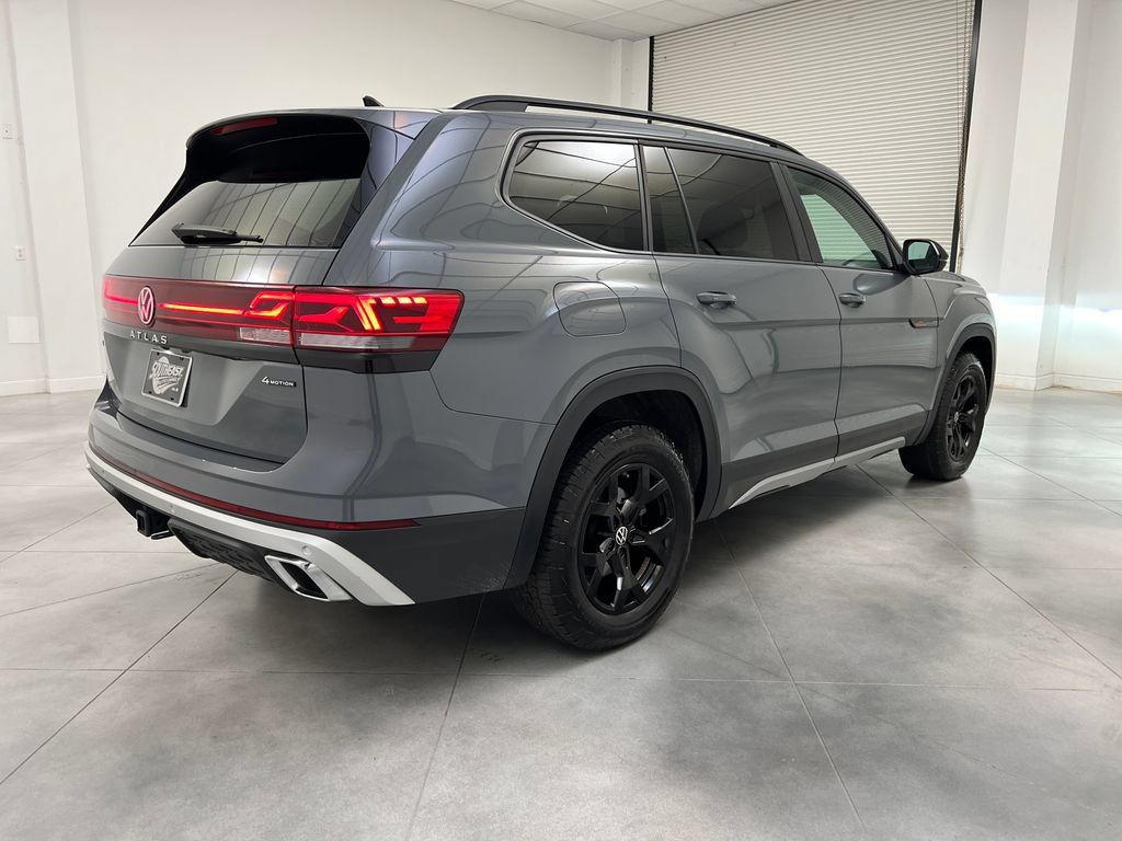 Used 2025 Volkswagen Atlas Peak Edition SE AWD/4WD image 9