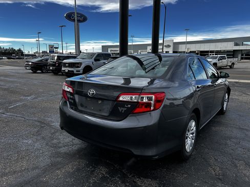 Used 2014 Toyota Camry L image 5