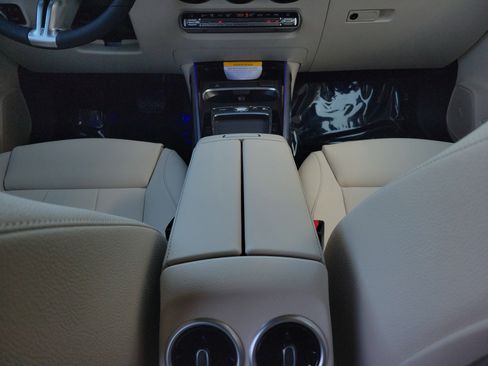 Used 2026 Mercedes-Benz GLB 250 image 13