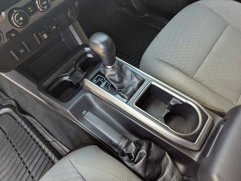 Used 2020 Toyota Tacoma SR5 AWD/4WD image 19