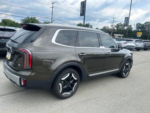 Certified 2023 Kia Telluride EX w/ EX Captain's Chair Package AWD/4WD image 6