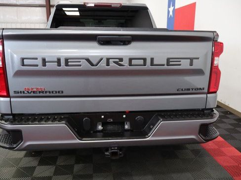 Used 2020 Chevrolet Silverado 1500 Custom w/ Infotainment Package RWD image 12