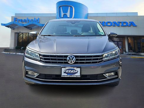 Used 2018 Volkswagen Passat 2.0T SEL Premium image 2