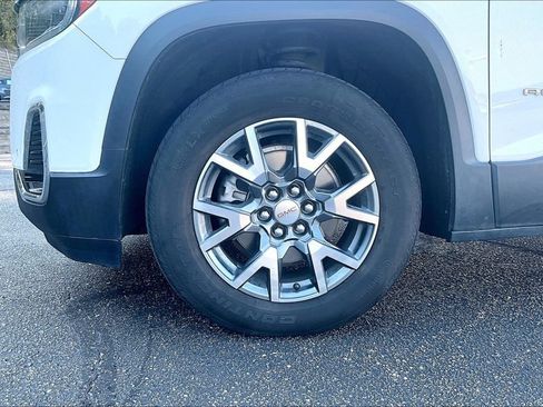 Used 2023 GMC Acadia SLT AWD/4WD image 4