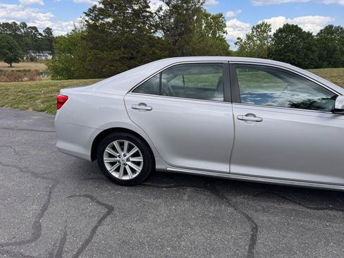 Used 2012 Toyota Camry XLE w/ Leather Pkg FWD image 30