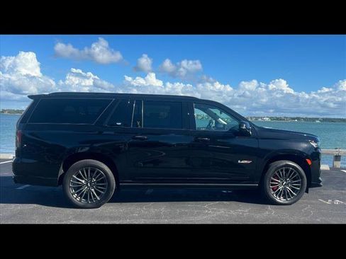 Used 2023 Cadillac Escalade ESV V image 4