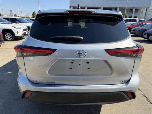 Certified 2023 Toyota Highlander LE image 6