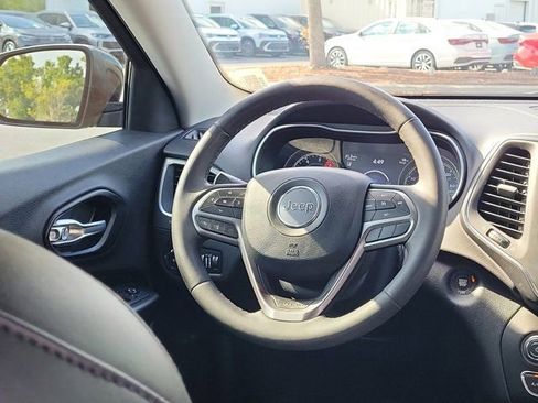 Used 2022 Jeep Cherokee Latitude Lux image 3