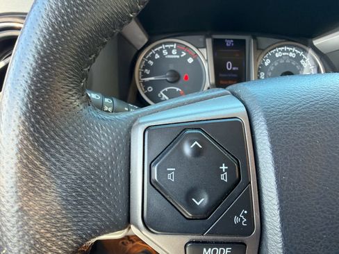 Used 2020 Toyota Tacoma SR5 RWD image 38