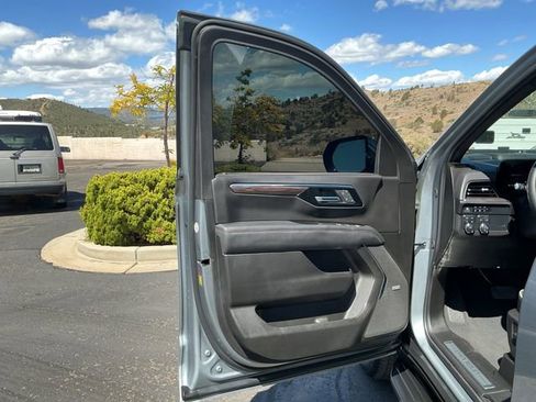 Certified 2025 Chevrolet Suburban Premier AWD/4WD image 6