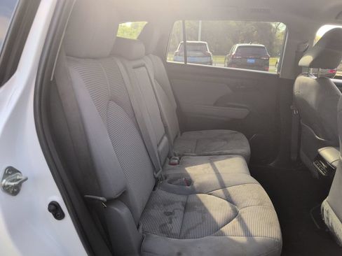 Used 2023 Toyota Highlander L FWD image 33