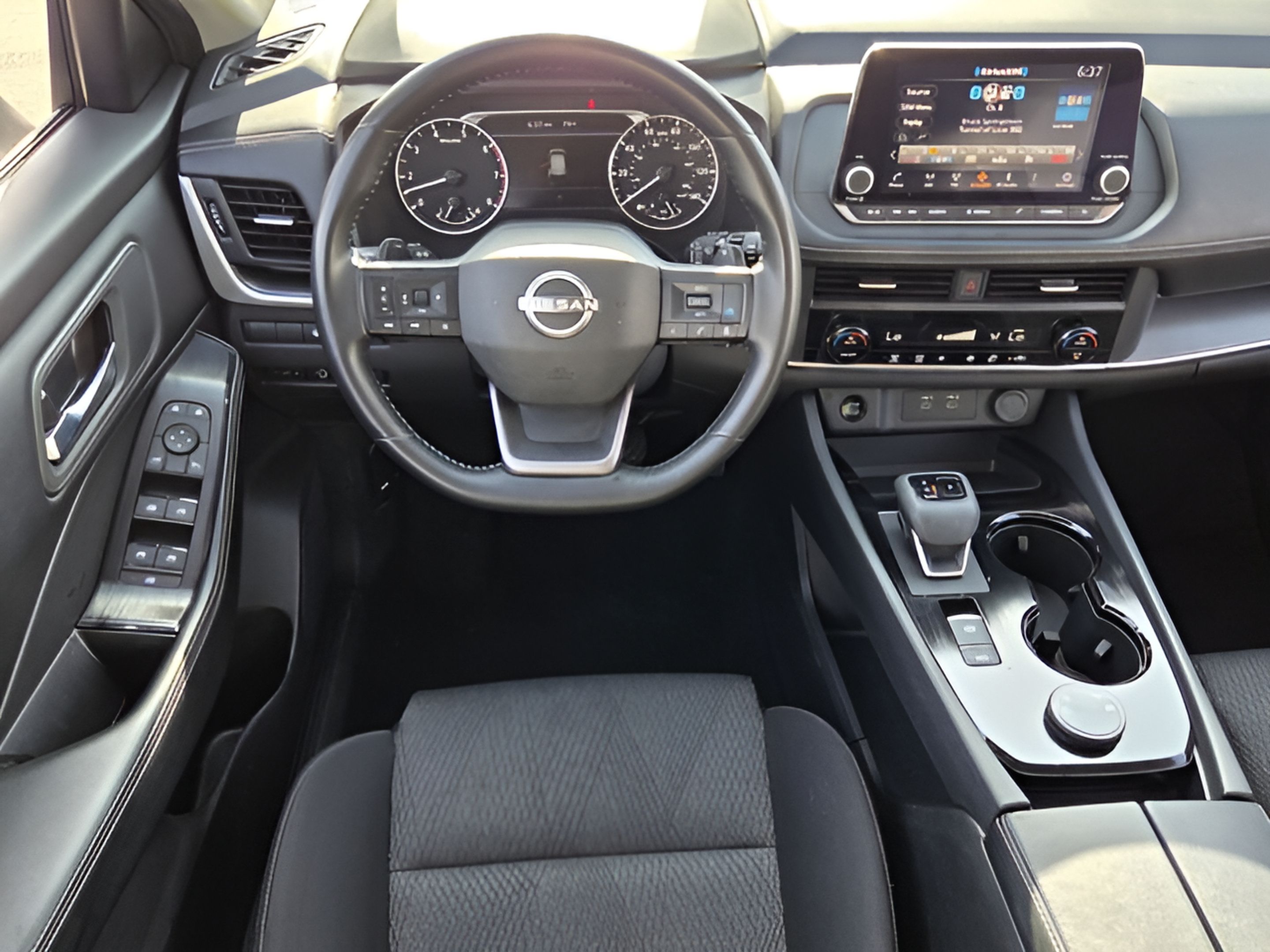 Used 2025 Nissan Rogue SV AWD/4WD image 11