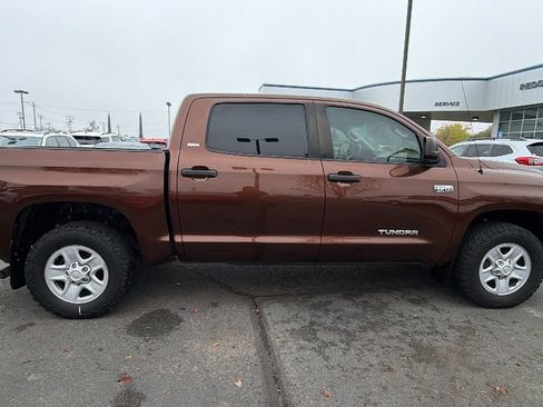 Used 2017 Toyota Tundra SR5 image 3