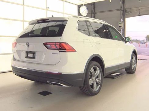 Used 2021 Volkswagen Tiguan SEL AWD/4WD image 2