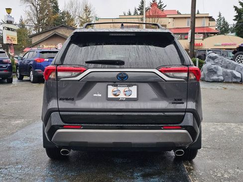 Used 2020 Toyota RAV4 XSE image 6