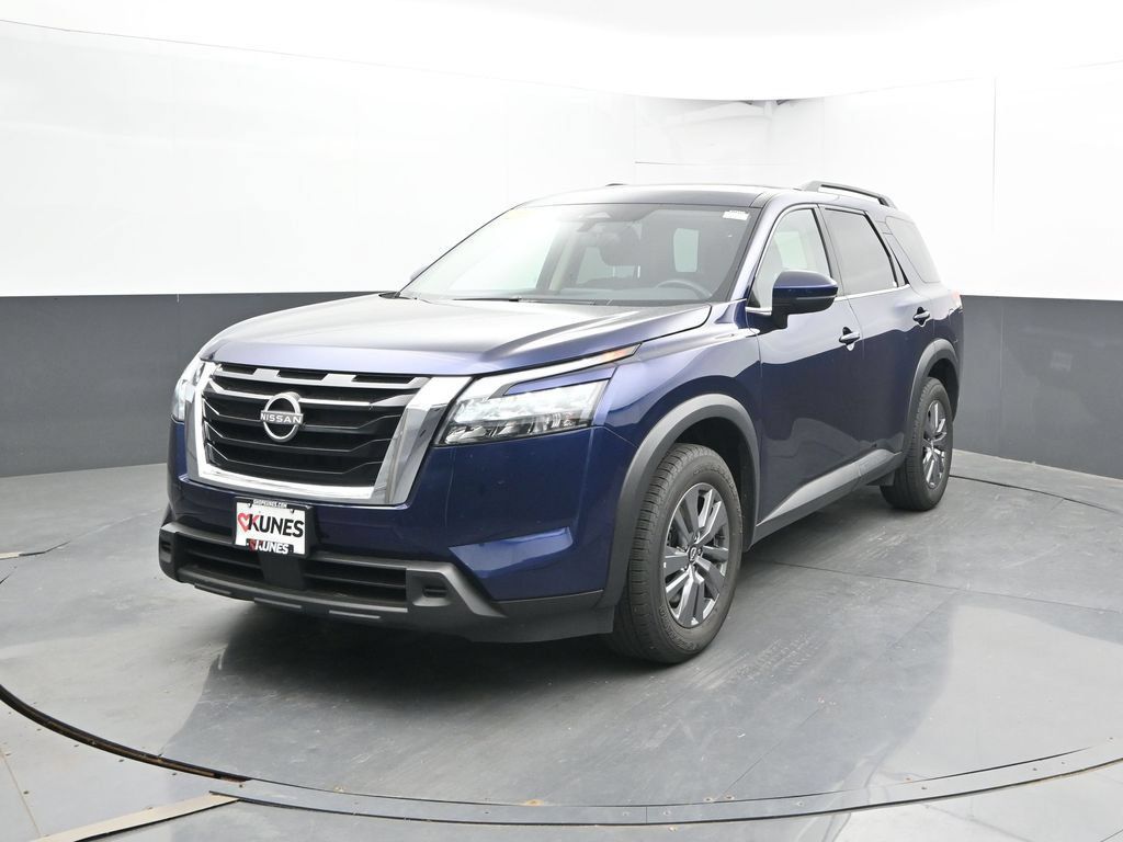 Used 2025 Nissan Pathfinder SV FWD image 5