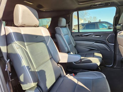 Used 2023 Cadillac Escalade ESV Sport w/ LPO, ONYX Package AWD/4WD image 16