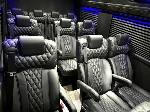 Used 2024 Mercedes-Benz Sprinter 3500 image 2