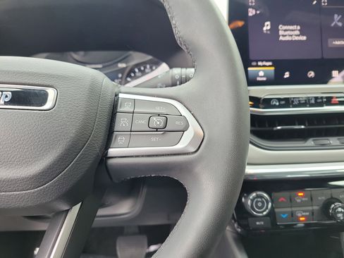 Used 2024 Jeep Compass Limited image 23