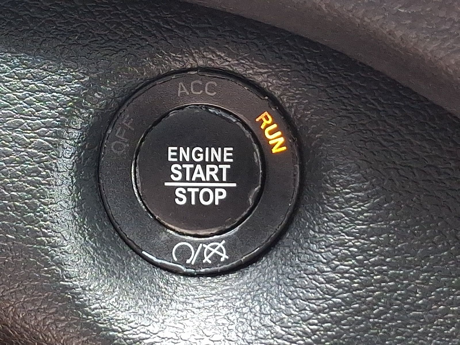 Used 2019 Jeep Cherokee Latitude Plus w/ Cold Weather Group AWD/4WD image 22