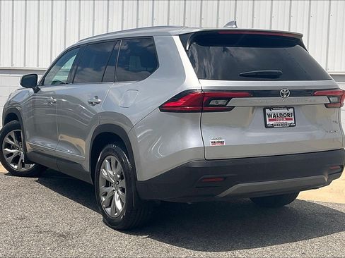 Used 2024 Toyota Grand Highlander AWD image 15