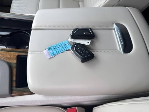 Used 2023 Cadillac Escalade Sport Platinum AWD/4WD image 40