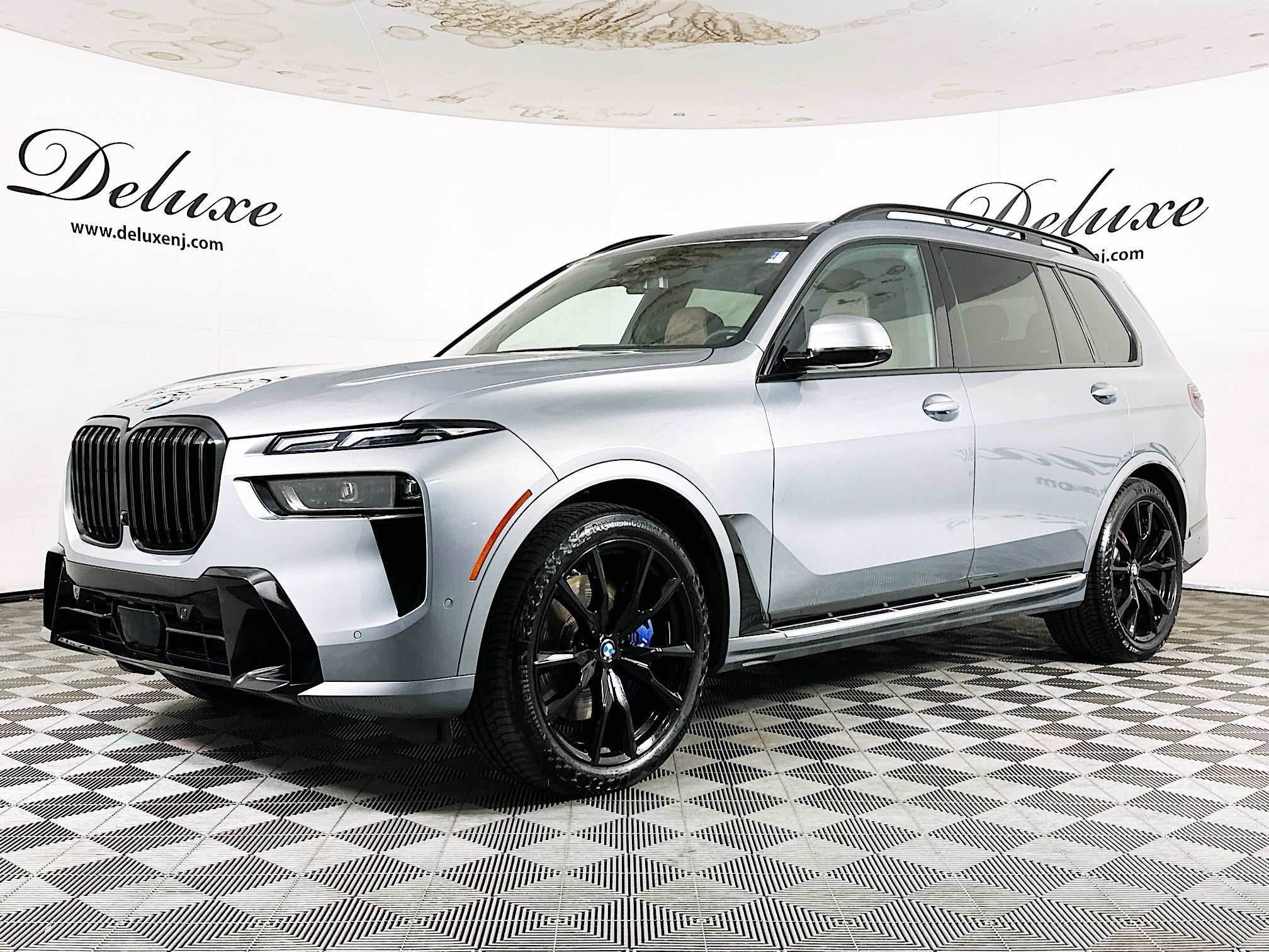Used 2024 BMW X7 xDrive40i w/ Executive Package AWD/4WD image 3