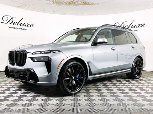 Used 2024 BMW X7 xDrive40i w/ Executive Package AWD/4WD image 3