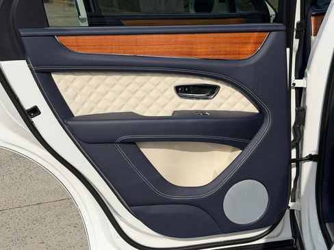 Used 2023 Bentley Bentayga image 33