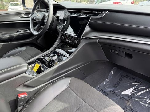 Used 2023 Jeep Grand Cherokee Altitude image 10