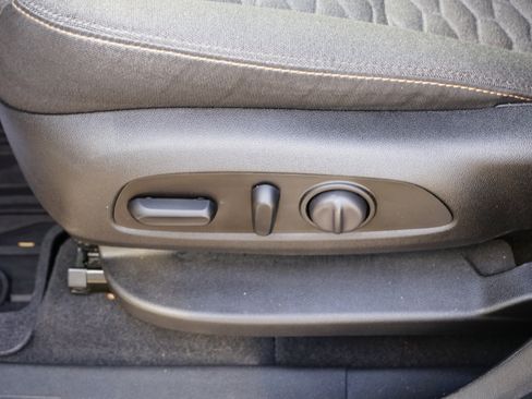 Used 2019 Chevrolet Equinox LT image 17