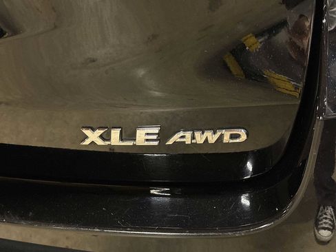 Certified 2019 Toyota Highlander XLE AWD/4WD image 29