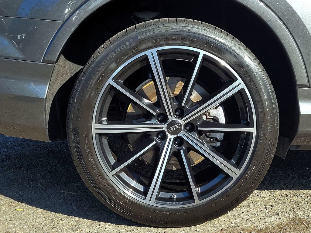 Used 2022 Audi Q7 3.0T Premium Plus w/ Premium Plus Package AWD/4WD image 9