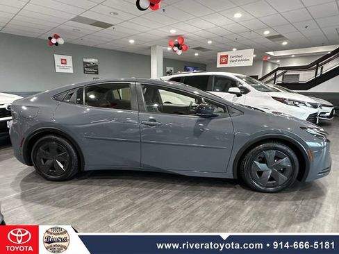 Used 2024 Toyota Prius Prime FWD image 2