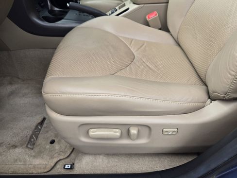 Used 2012 Toyota RAV4 Limited w/ Navigation Value Pkg image 20