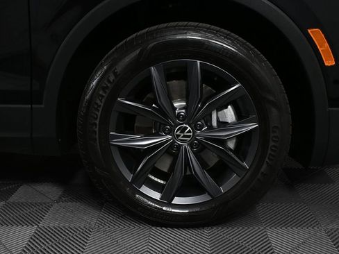 Used 2023 Volkswagen Tiguan SE image 35