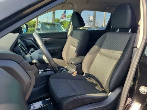 Certified 2020 Nissan Rogue SV FWD image 16