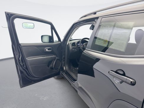 Used 2023 Jeep Renegade Altitude AWD/4WD image 9