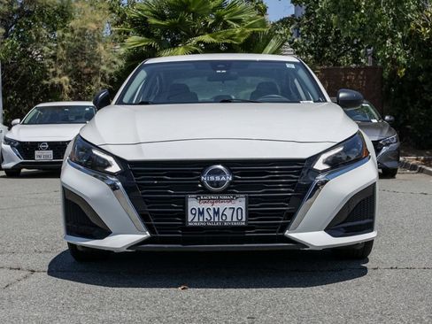Used 2024 Nissan Altima 2.5 S FWD image 9