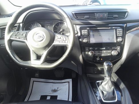 Used 2017 Nissan Rogue Sport SL w/ SL Premium Package image 21