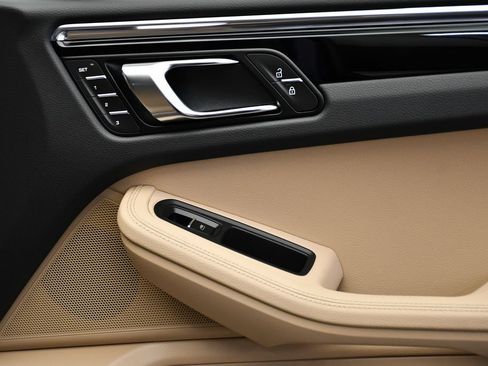 Certified 2026 Porsche Macan Turbo AWD/4WD image 45