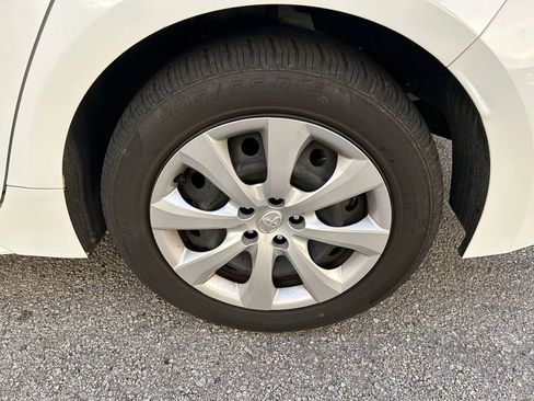 Certified 2022 Toyota Corolla LE image 9